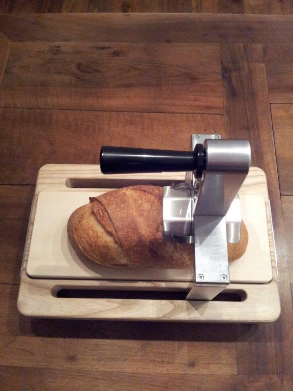 Brotschneidevorrichtung SASA mit Brot
